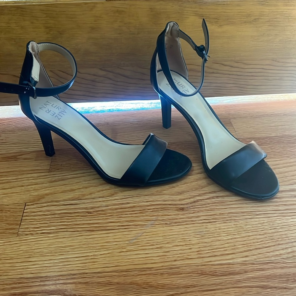 Naturalizer black heels